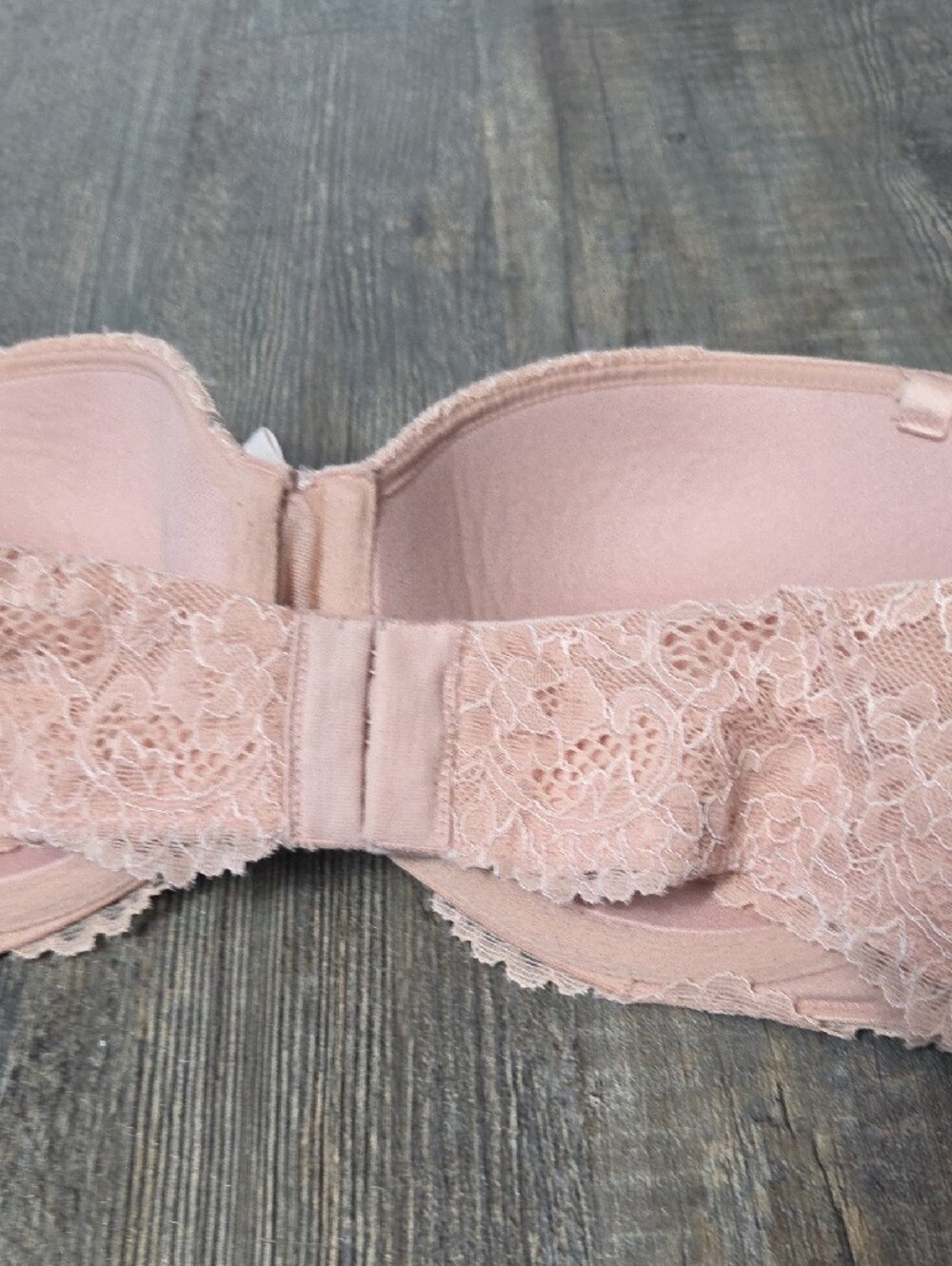 Victoria's Secret Strapless Lace Push-Up Bra - Light Pink - Picture 6 of 7